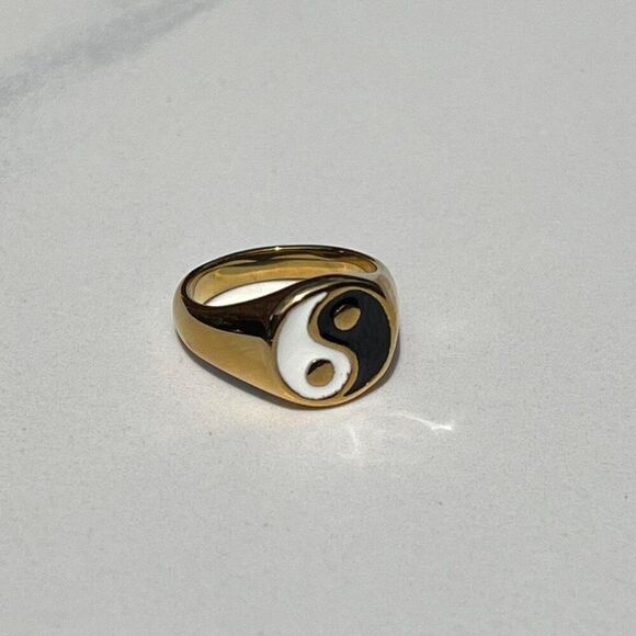 New! Ying & Yang Ring - Picture 2 of 3